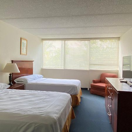 Miami Gardens Inn & Suites Golden Glades Exterior foto