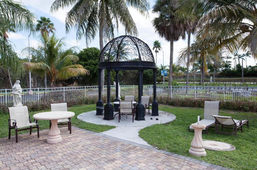 Miami Gardens Inn & Suites Golden Glades Exterior foto